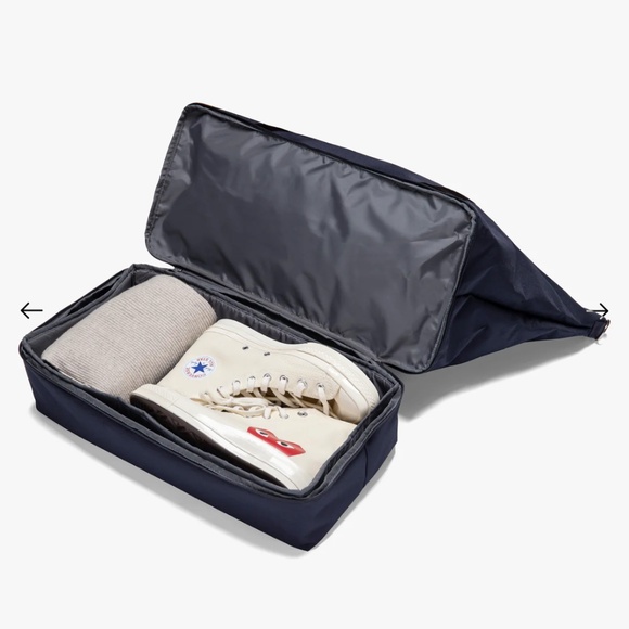 Lo & Sons Catalina Deluxe Travel Bag in Deep Navy with Desert Horse Park Logos - Picture 4 of 6